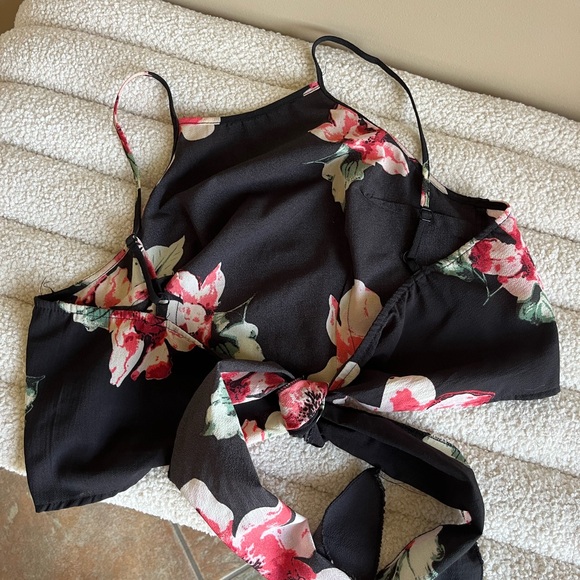 Two piece floral outfit - Picture 2 of 4